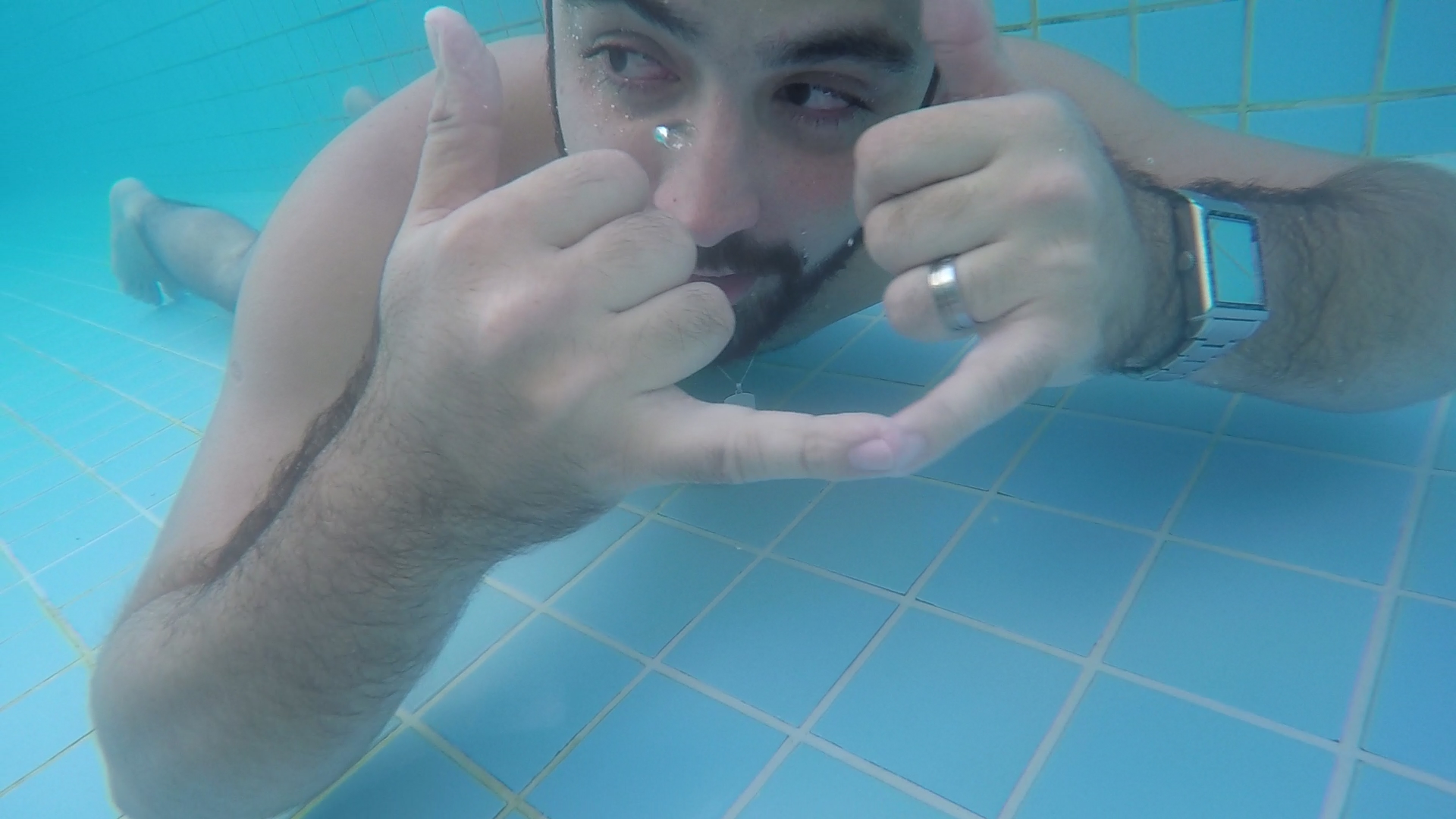 http://videos.introcdc.com/Canal/Vlogs/Luciano/Piscina uooou/GOPR4635.00_11_31_35.Quadro024.png